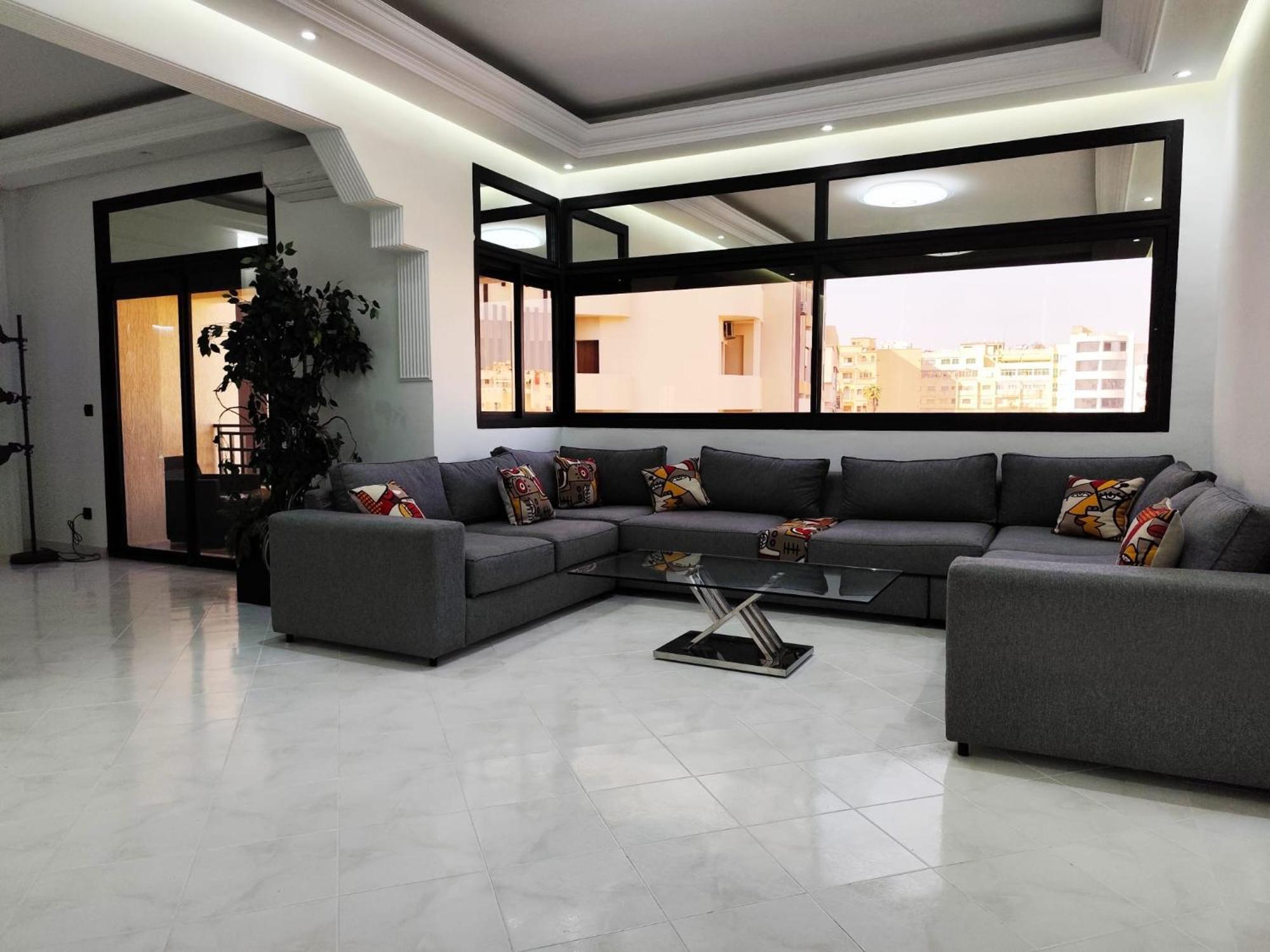 Nia Confort 2, En Plein Centre Ville, Uniquement Familles, Et Couples Maries Apartment *