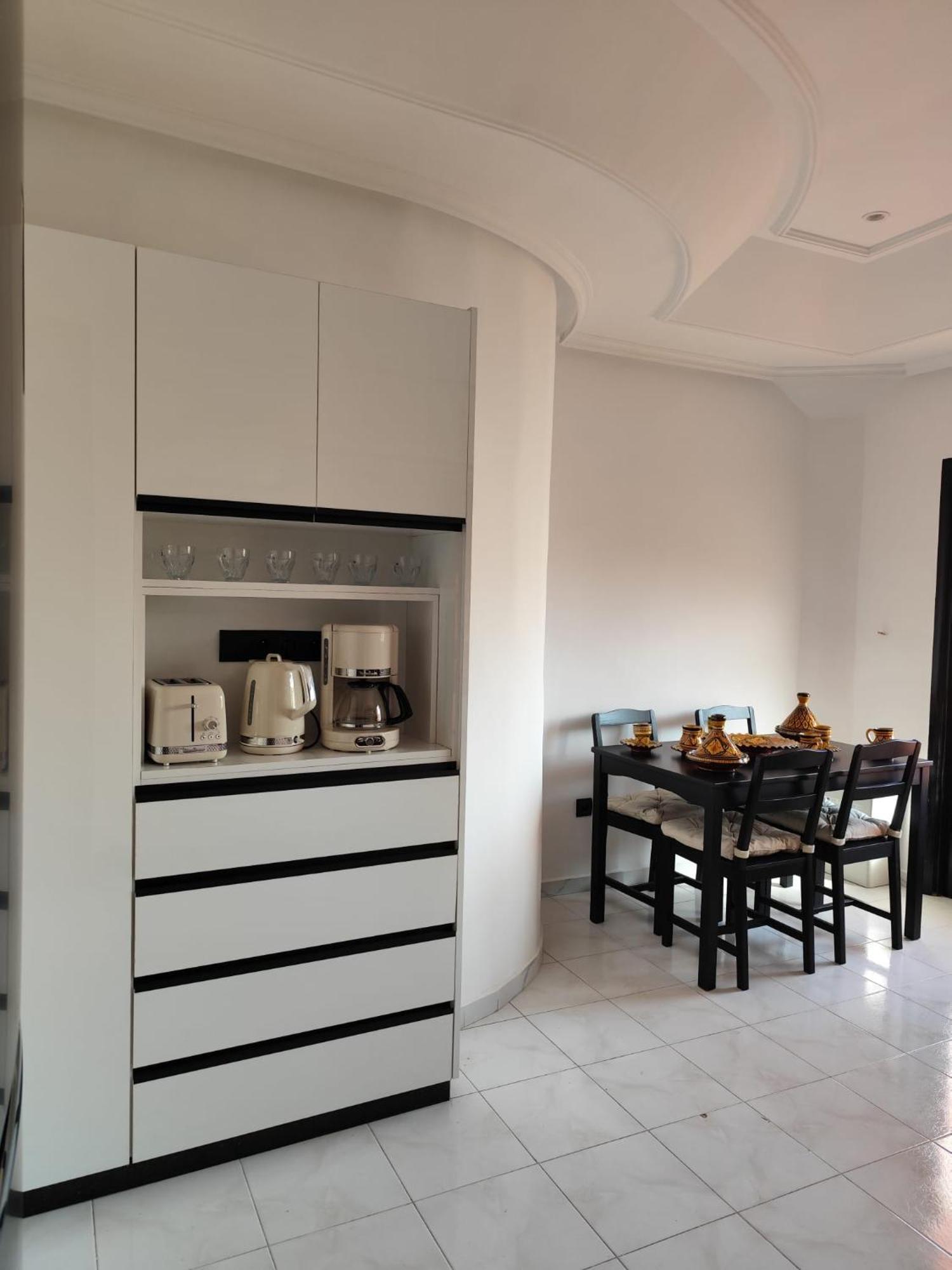 Nia Confort 2, En Plein Centre Ville, Uniquement Familles, Et Couples Maries