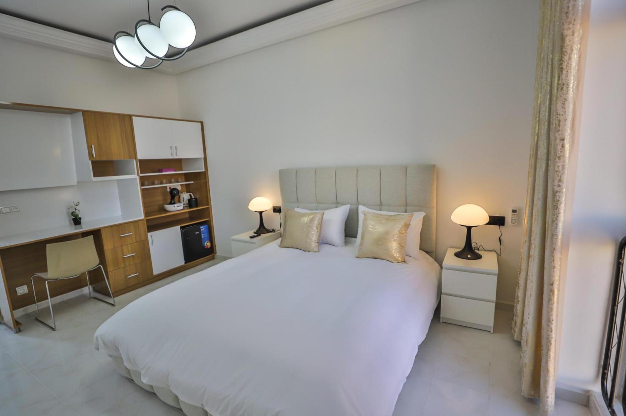 Nia Confort 2, En Plein Centre Ville, Uniquement Familles, Et Couples Maries